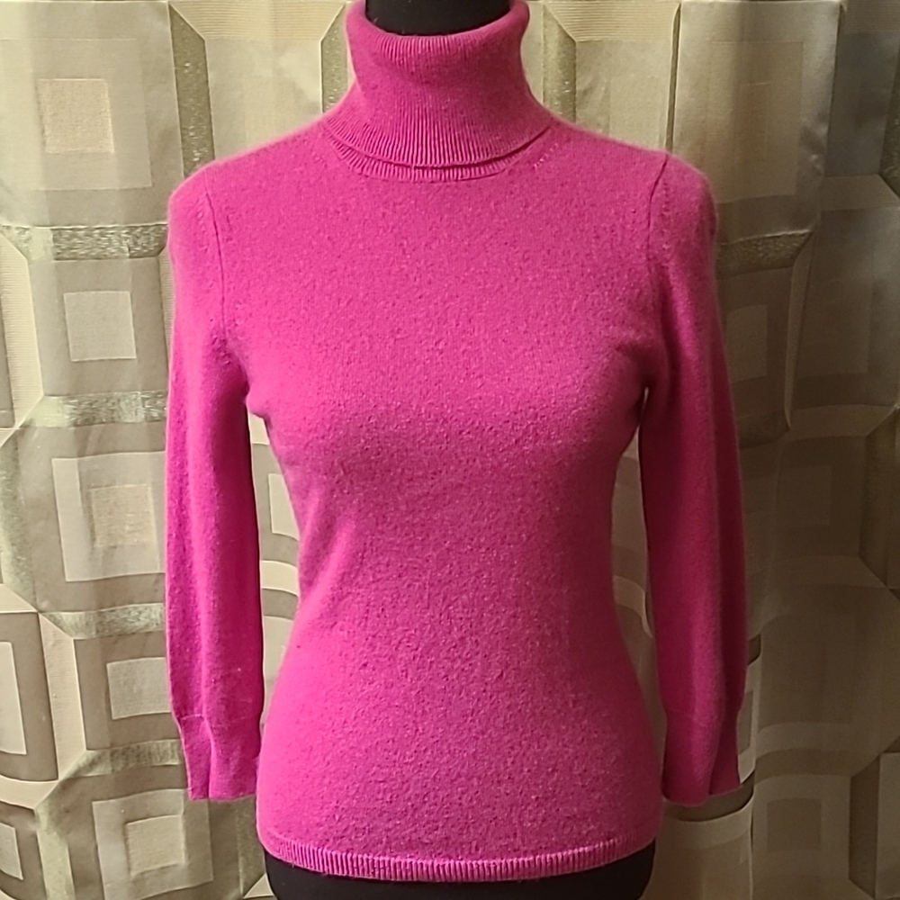Women's Pink Cashmere Turtleneck Sweater. 3/4 sleeves.
